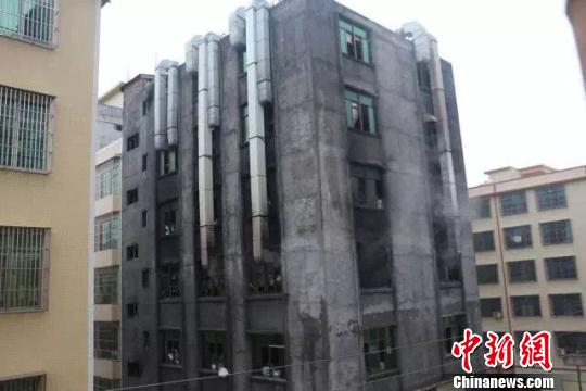 广东汕头一内衣厂发生火灾致1人受伤(图)