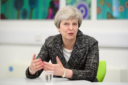 英国首相梅:不排除上调个人税的可能|大选|个人