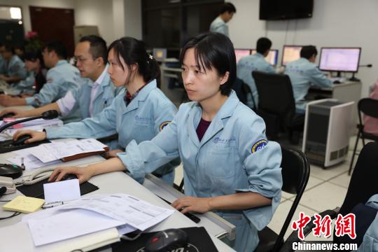 孔静 梁晓辉 摄