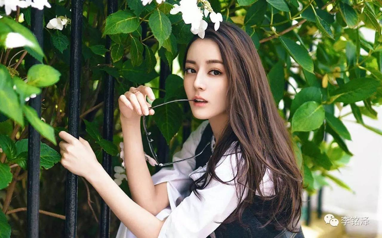 李铭泽:看美女别光看腿,没有一个美鼻,怎能