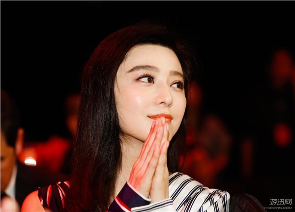 “出轨门”后白百何为范冰冰颁奖 获奖作品亮了