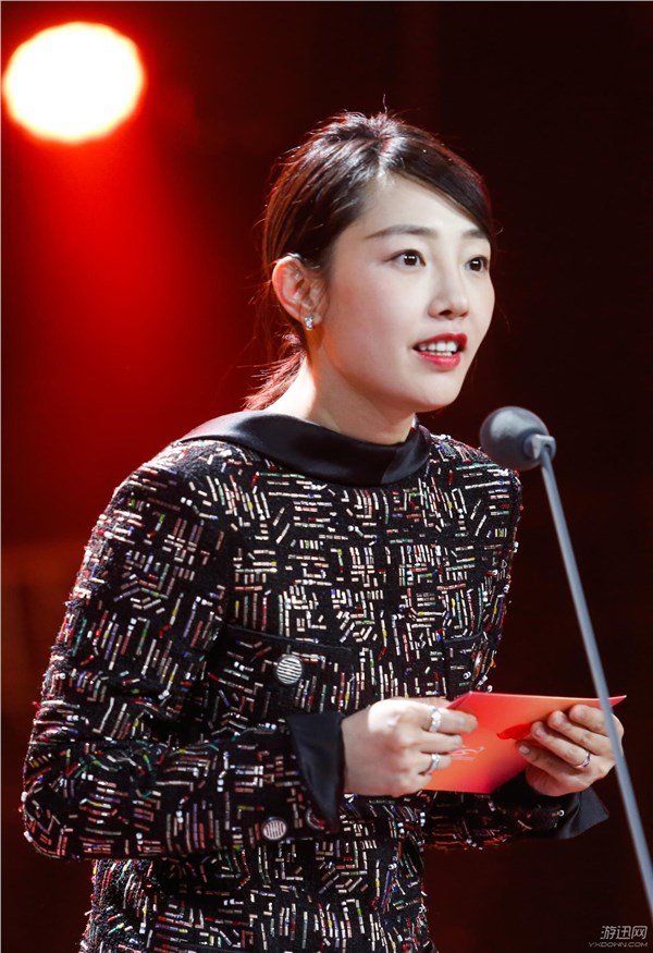 “出轨门”后白百何为范冰冰颁奖 获奖作品亮了