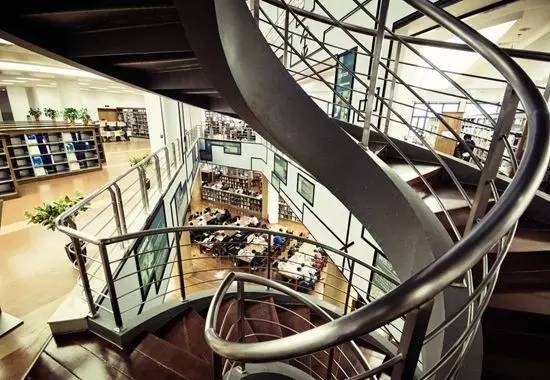 谁说节奏快的上海不适合读书?探秘这些大隐于市的读书好去处→