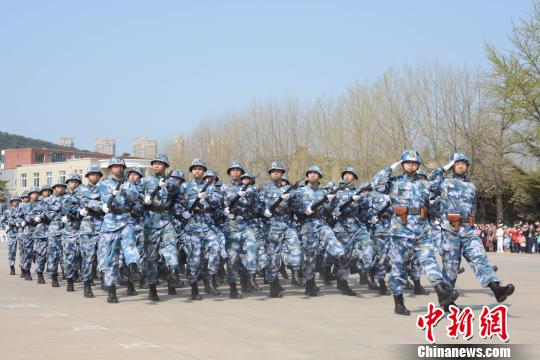 阅兵仪式现场。 杨毅 摄