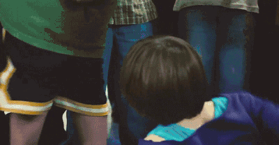 搞笑gif:妹子是不是干活干累了?有点腰疼啊?