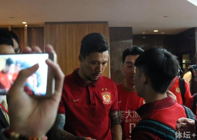 东方主场战恒大目标一分 聘150名保安防球迷冲