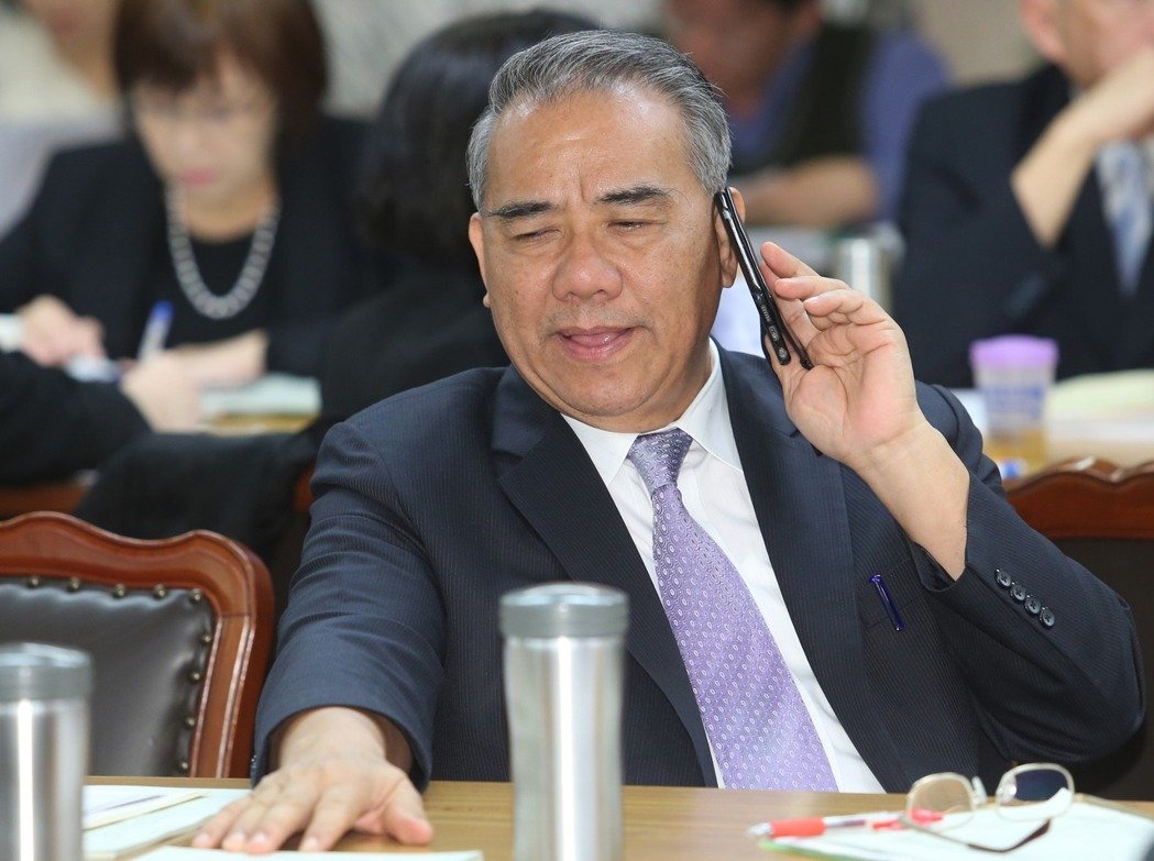 民进党女民代议场大骂“蓝委”不是男人遭国民党抗议 民进党女民代议场大骂“蓝委”不是男人遭国民党抗议。(图片来源:台湾《联合报》)