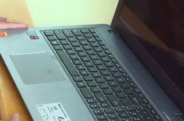 济宁:电脑刚买五天就冒烟烧焦 商家顾客各执一