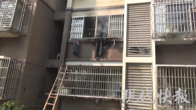 镇江丹阳一民宅突发火灾 邻居及时挽救损失