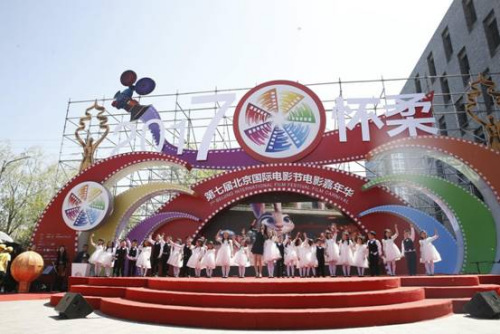 涂抹天使童声合唱团的小朋友在启动仪式上的精彩演出