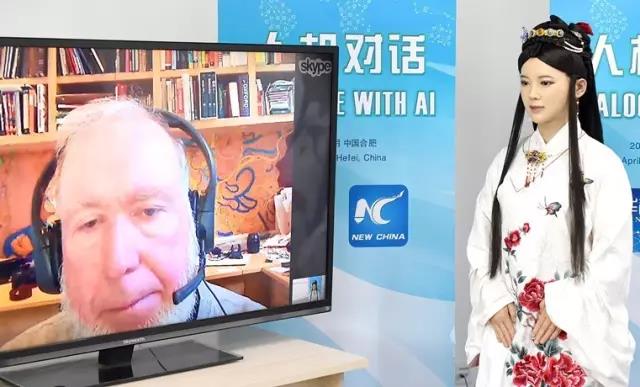 中国科大智能机器人佳佳以特约记者身份采访