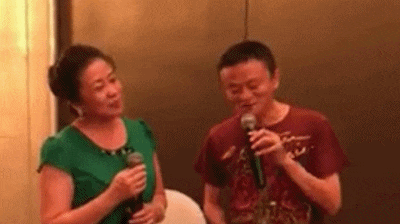 搞笑gif:我想知道旁边这位女士现居何职?