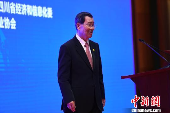 “四川—台湾产业合作推介会”26日在成都举办,图为两岸企业家峰会台方理事长萧万长致辞。 张浪 摄