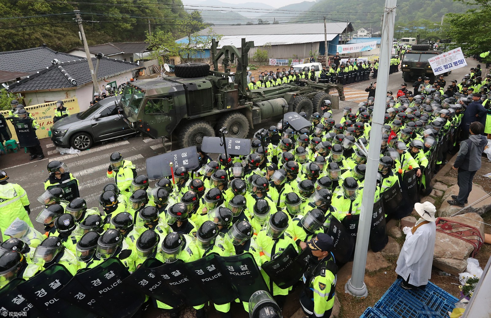 8000多警力坐镇全面部署萨德!韩国人民不干