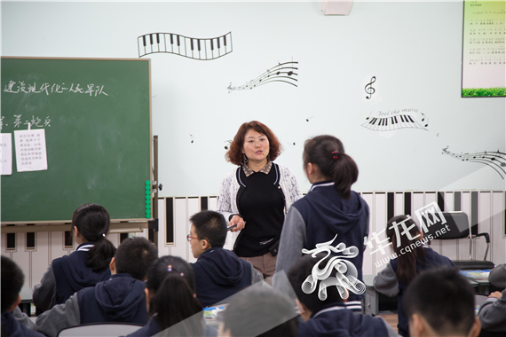 摄 华龙网4月26日10时22分讯(韦娜)4月24至28日,重庆市徐悲鸿中学"