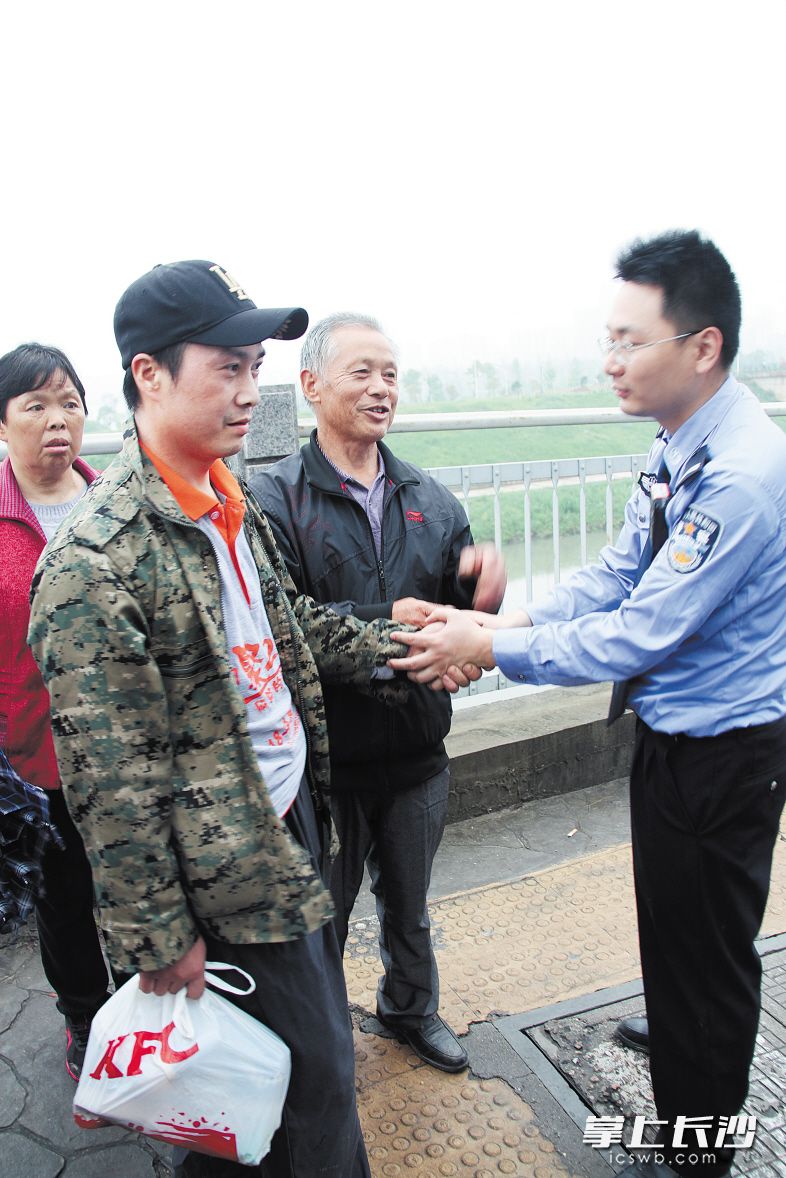 常德男子在外流浪13载户口被注销 曾偷偷回家