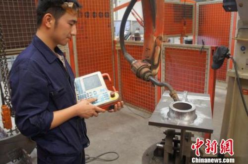 资料图：江苏制造见闻之坚守机具生产20载，增添“中国造”神奇引力。