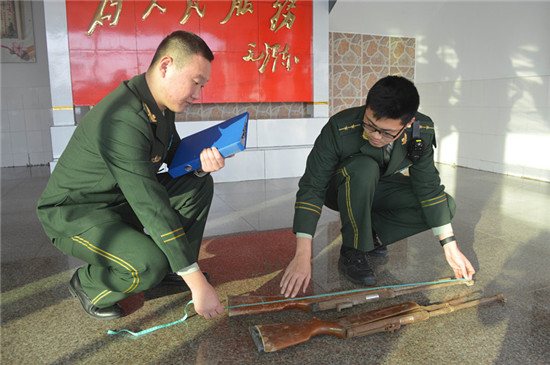 泉州浮山边防派出所缴获两支气枪|气枪|浮山|泉