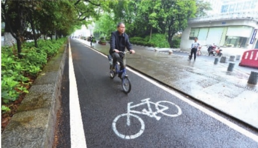 自行车专用道亮相长沙韶山北路