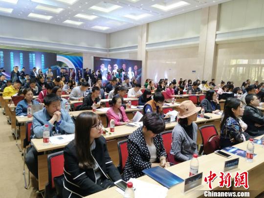 《异想天开》是由山西省政府牵头,山西省科学技术厅主办、山西广播电视台承办,山西省人民政府金融工作办公室、山西转型综改示范区等协办的一档大型全民创意竞技真人秀节目。 刘小红 摄