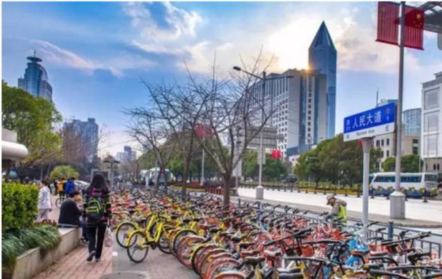 禁止共享单车进小区,有居民和保安动了手,申城