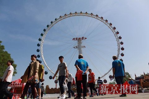 新一代摩天轮正式营业,这也是北京目前唯一转动的摩天轮