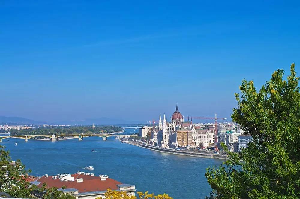布达佩斯--猜不透的情绪 | 甚解|布达佩斯|多瑙河