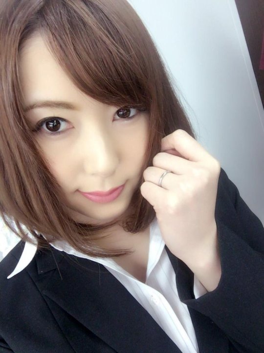 波多野结衣老师现身漫展 日本宅男争相合影