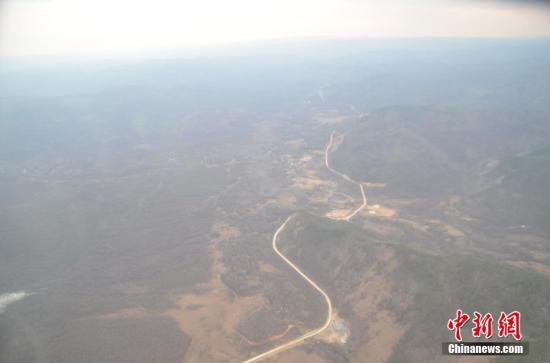 这场过境大火4月30日发生在内蒙古大兴安岭林区(中国与俄罗斯边境线附近)。 武警内蒙古森林总队大兴安岭支队 供图