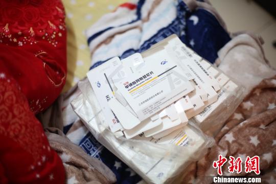2016年10月到现在，马春伟花了14万余元的治疗费，现在平均一个月的医药费1万多。　范丽芳 摄