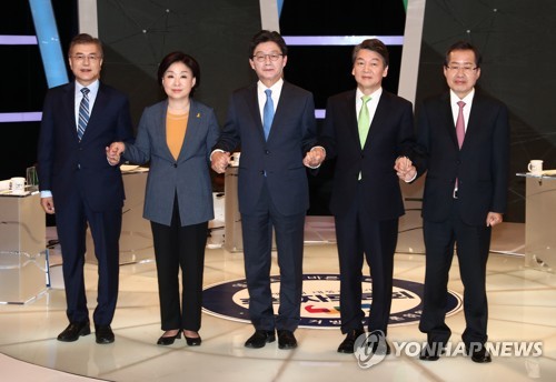 资料图：左起依次是文在寅、沈相奵、刘承旼、安哲秀、洪准杓。（图片来源：韩联社）