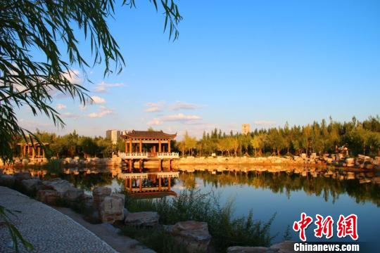 中蒙最大陆路口岸绿意无限。 郭鹏杰 摄