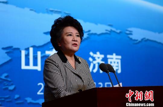 国务院侨办主任裘援平在“第三期科创委员和海外博士走进侨梦苑”活动上说:“华侨华人朋友们,抓住春天、拥抱春天,你们才会拥有春天、享受明天。” 邱江波 摄