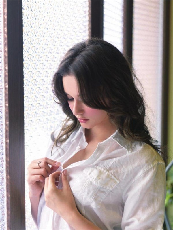 混血名模瑞莎甜美写真欣赏妹纸一笑屏幕都颤抖了