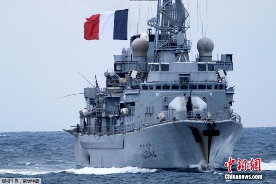 当地时间3月13日,北约在意大利卡塔尼亚海域举行代号为“Dynamic Manta 2017”海军反潜联合演习。图为法国卫护舰“Montcalm”号参加反潜演习。