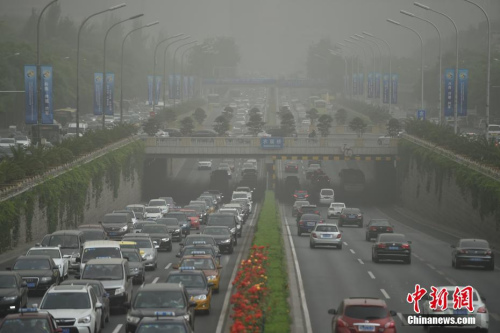 2017年5月4日，北京出现沙尘天气，能见度明显下降。中新网记者 金硕 摄