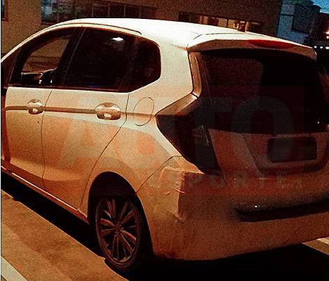 飞度GK5中期改款配矩阵式LED大灯 前脸神似兰博基尼