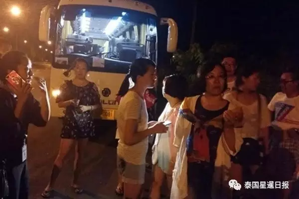  22名中国游客遭女导游抛弃