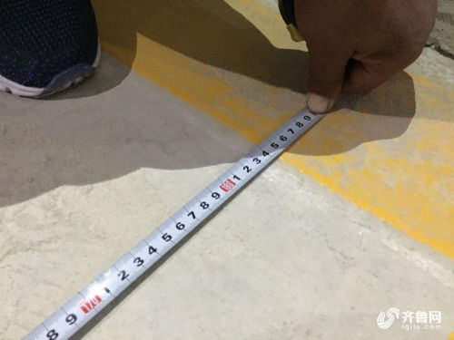 肥城:捆绑10万元车位缩水20cm 老司机直呼停