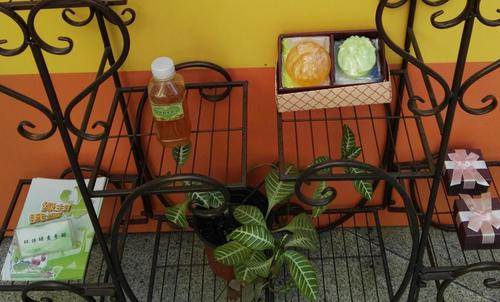 上海人把家里垃圾涂到了脸上?啥情况?|垃圾|垃