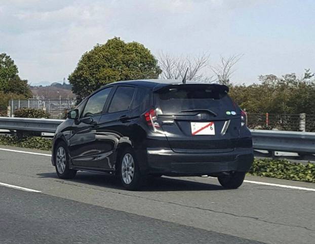 飞度GK5中期改款配矩阵式LED大灯 前脸神似兰博基尼