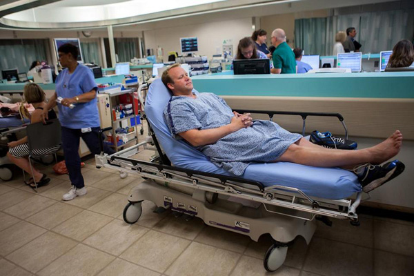 美国急诊费用高看病需预约 因医学专业学费也