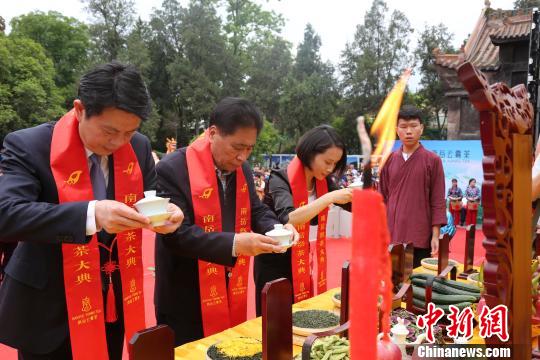 南岳祭茶大典活动现场。 文丽贵 摄