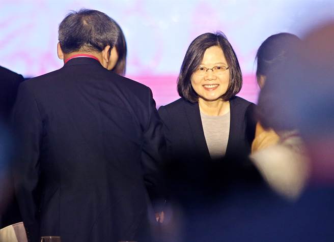蔡当局细数365天"政绩"遭打脸:与老百姓感受差真多 蔡英文。(图片取自台媒)