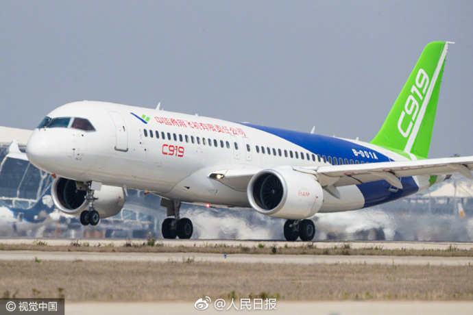 中国首架具有自主知识产权的大型喷气式民用飞机c919首飞成功.