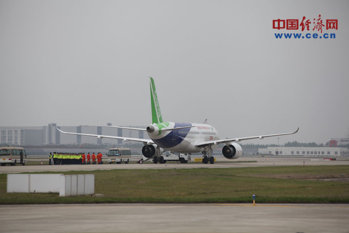 [本网在现场]图片直播国产大飞机C919首飞(组