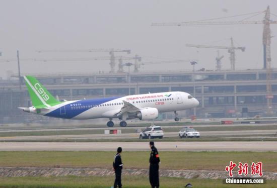 资料图：中国首款国际主流水准的干线客机C919成功首飞。 中新社记者 孙自法 摄