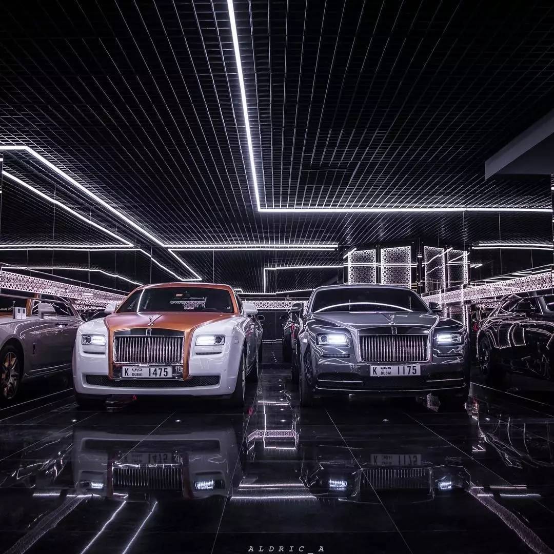 实拍迪拜土豪超级奢华车库,豪车比我逛的车展