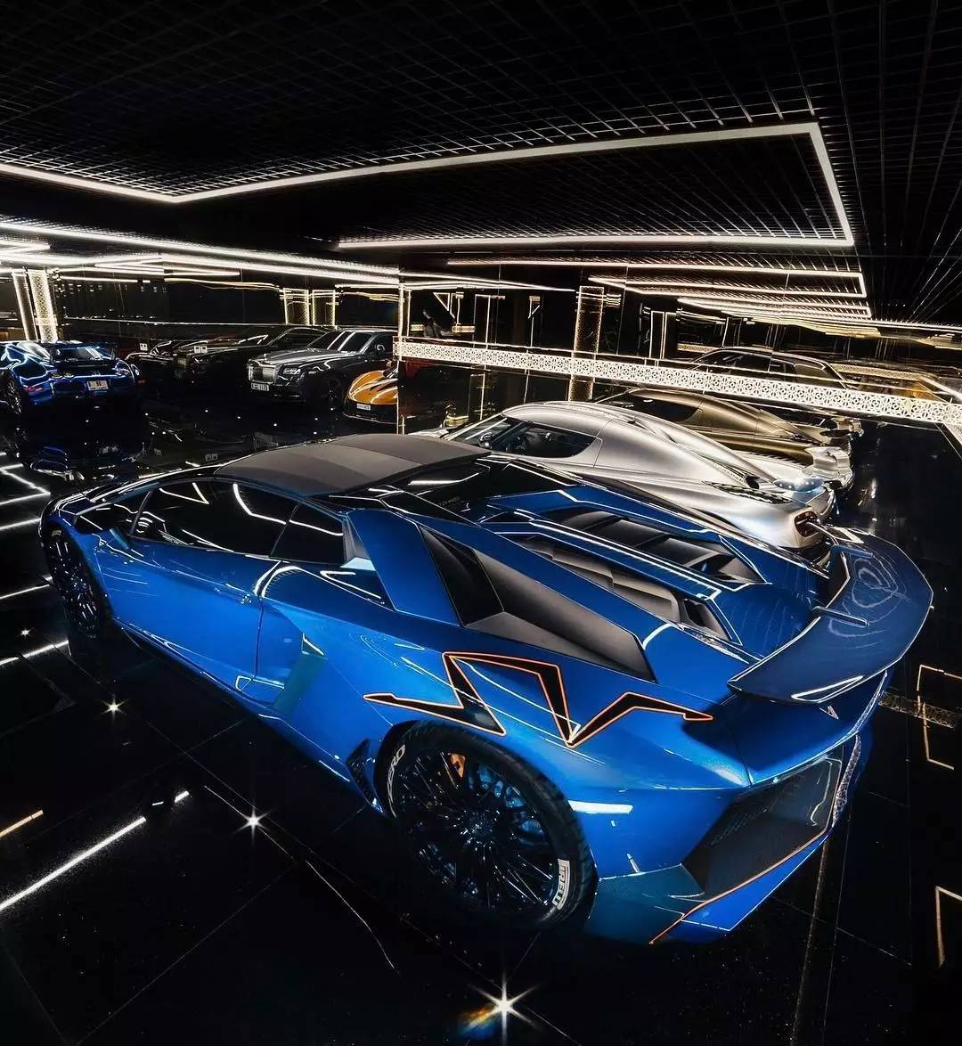 实拍迪拜土豪超级奢华车库,豪车比我逛的车展