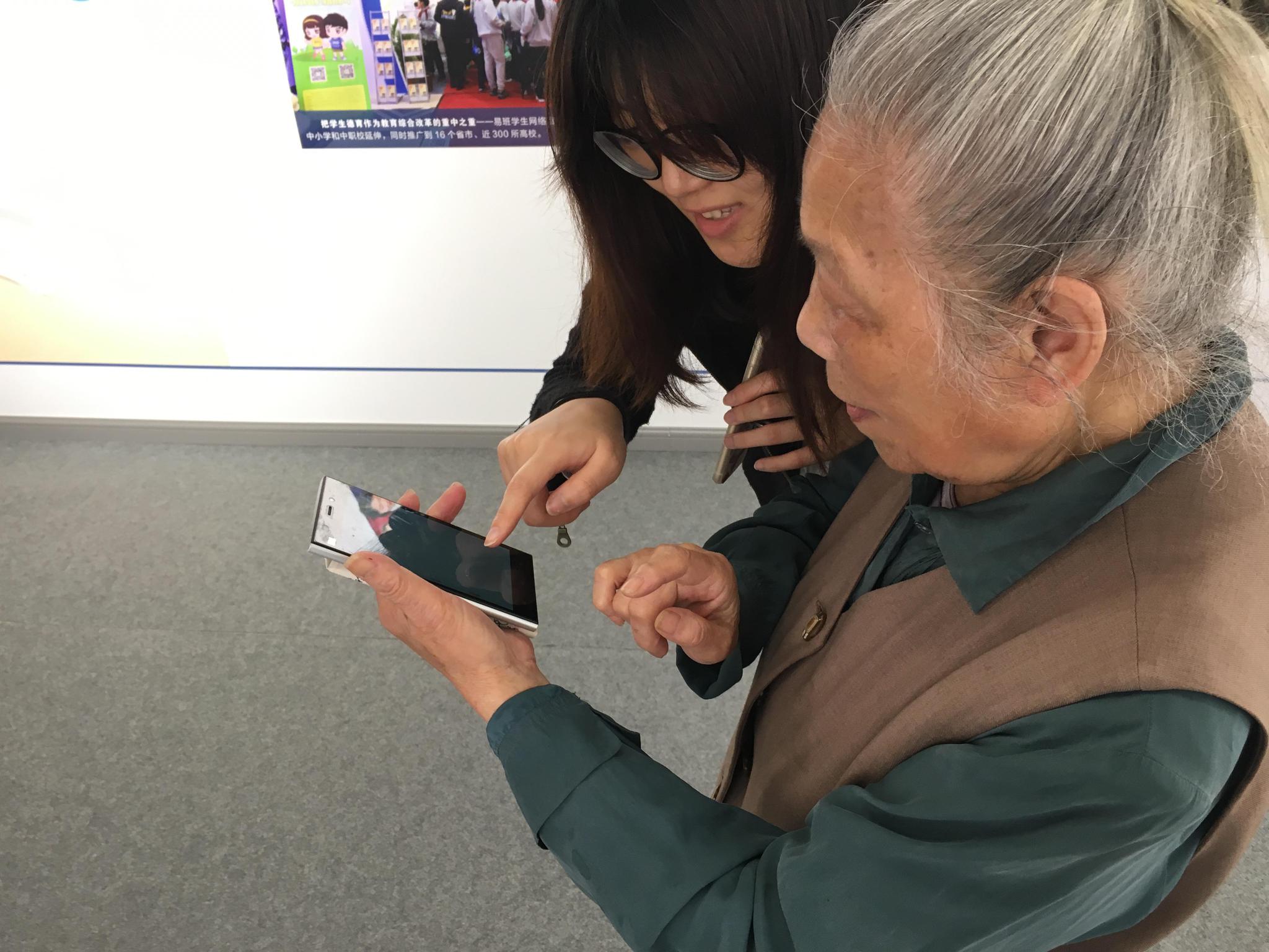＂逐夢新時代＂展覽參觀者:很高興成為巨變的親歷者和見證者(圖2)